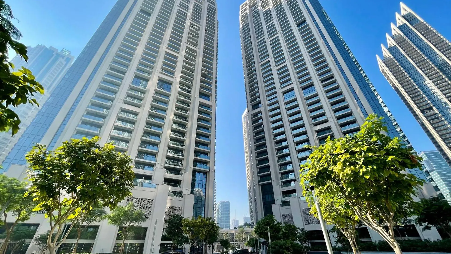 Luxurious & Spacious 2Br L Burj & Fountain Views L Walk To Dubai Mall L Pool L Gym Appartement