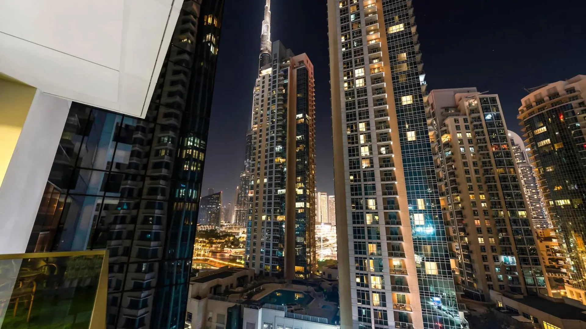 Apartment Luxurious & Spacious 2Br L Burj & Fountain Views L Walk To Dubai Mall L Pool L Gym