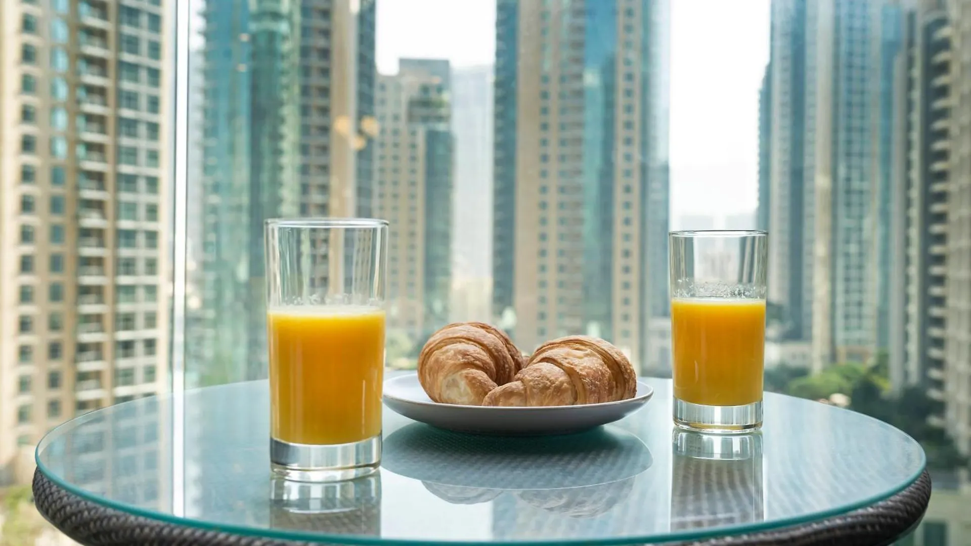 Luxurious & Spacious 2Br L Burj & Fountain Views L Walk To Dubai Mall L Pool L Gym