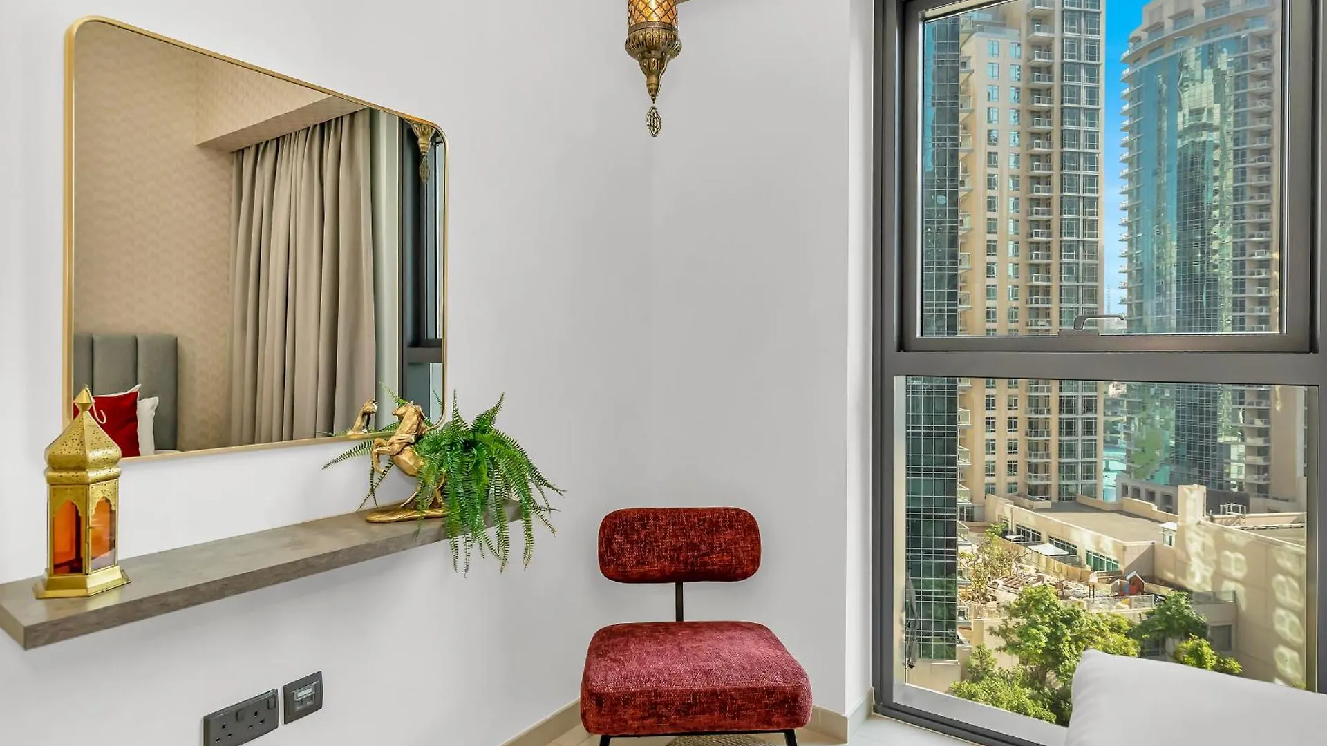 Apartment Luxurious & Spacious 2Br L Burj & Fountain Views L Walk To Dubai Mall L Pool L Gym