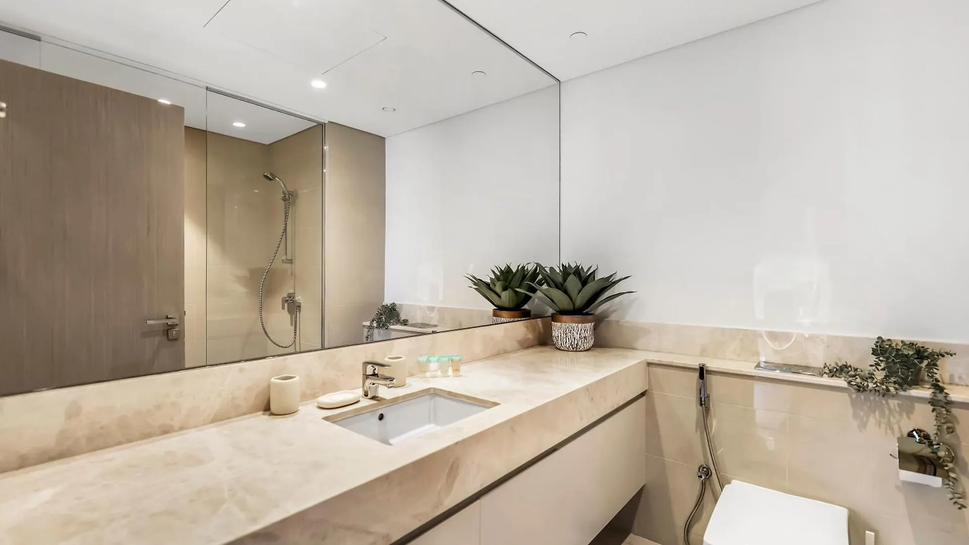 Luxurious & Spacious 2Br L Burj & Fountain Views L Walk To Dubai Mall L Pool L Gym
